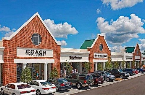 A row of stores at an outdoor shopping center